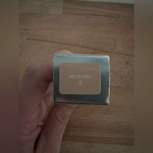 Becca light shifter brightening concealer meteoric 3 - Picture 6 of 6